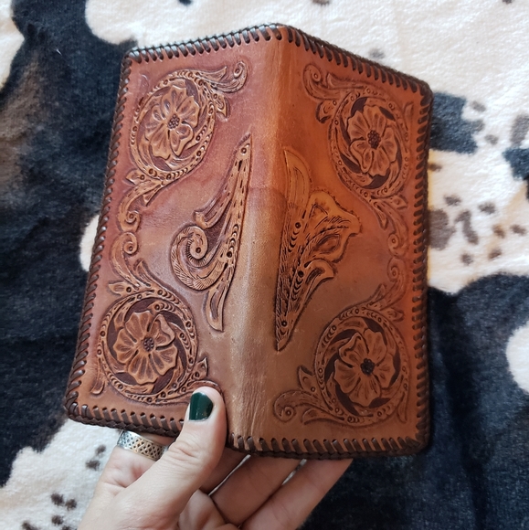 Womans Tooled Leather Wallet - Picture 3 of 6